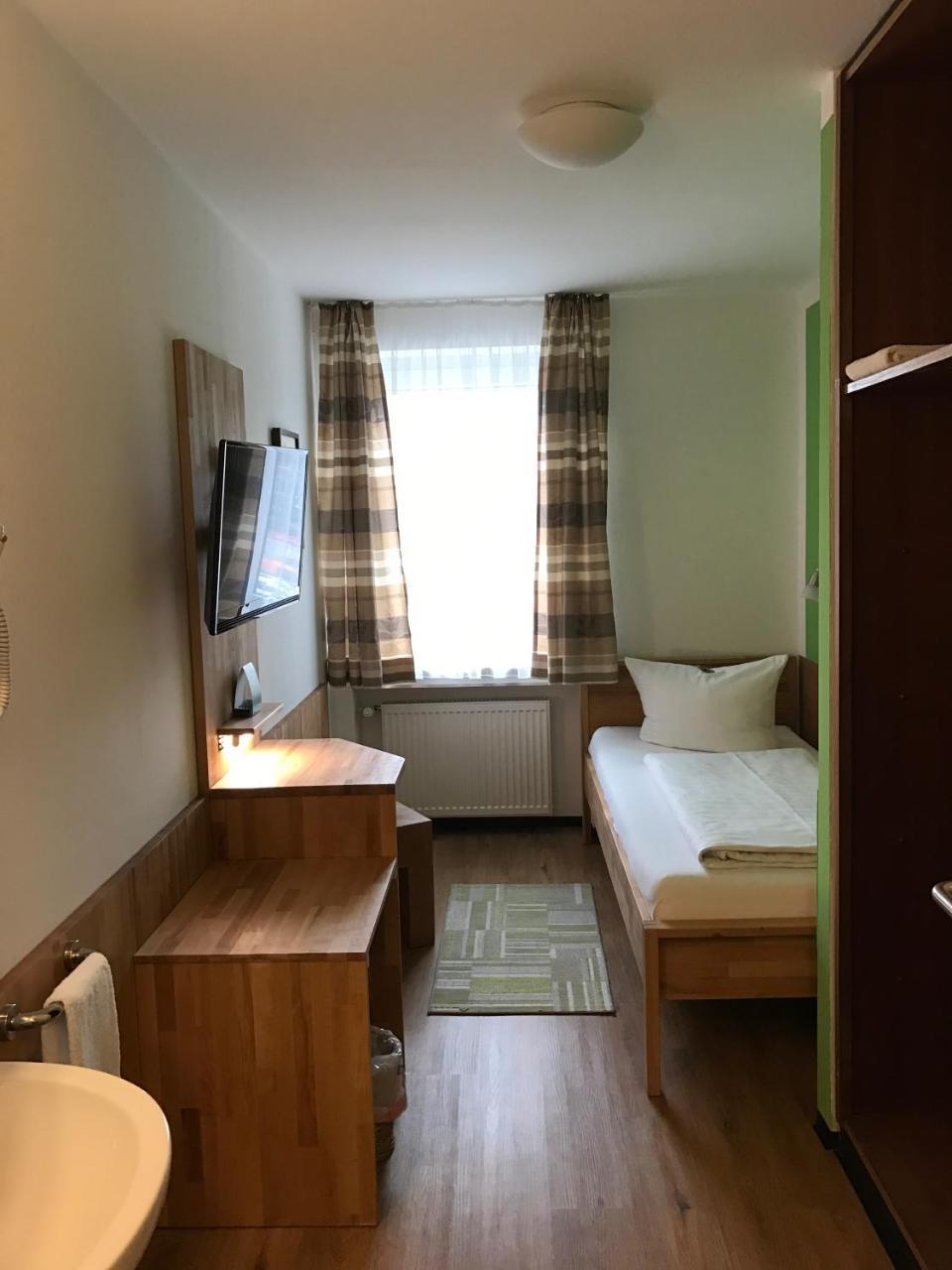 Hotel Luitpold Landshut Bagian luar foto