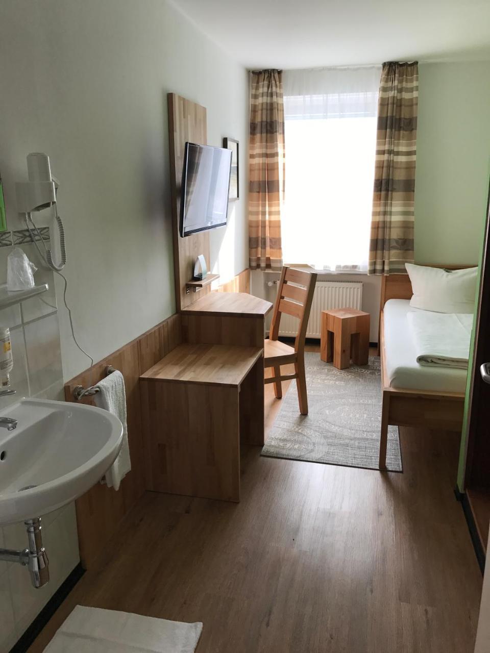 Hotel Luitpold Landshut Bagian luar foto